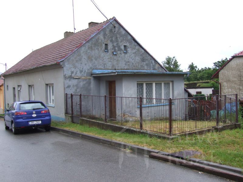 Nabízíme k prodeji RD 3+1 s garáží a dvorem v obci Studnice