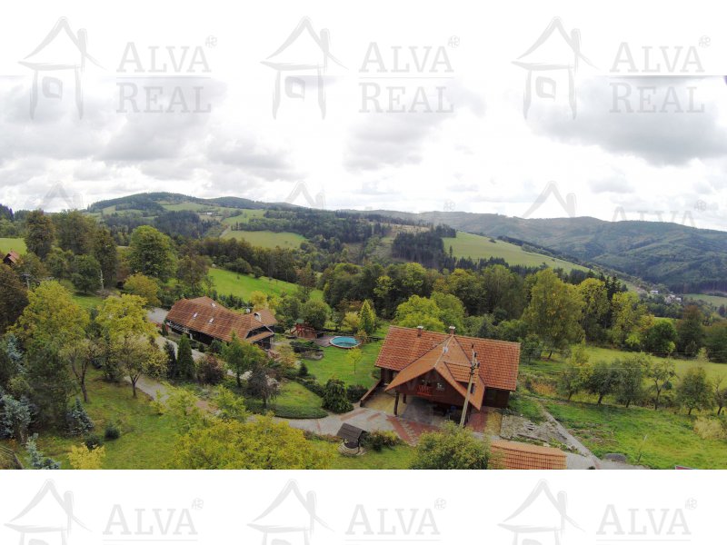 Pension, chalupa, rodinné sídlo Santov v Malé Bystřici, celoročně obsazený, 2 budovy, 83915 m2 pozemků