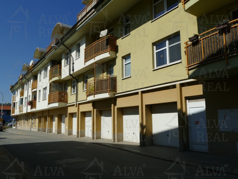 Dlouhodobý pronájem bytu 1+kk v Brně Obřanech na ul. Mlýnské nábřeží, balkon, výtah.