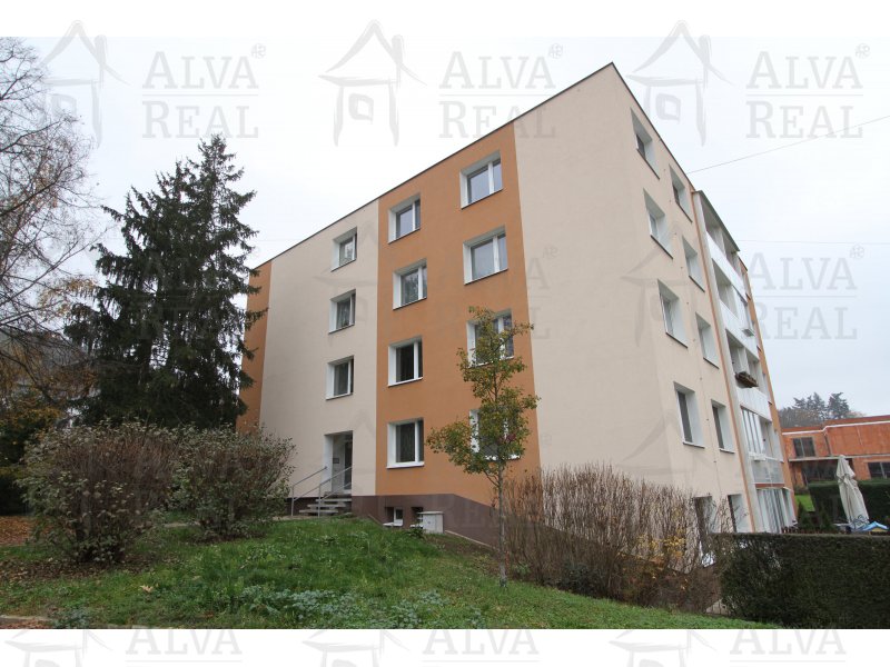 Byt 2+1 v OV v Jundrově, ul. Šeříková, celková výměra 61,18 m2, lodžie 3,75 m2.