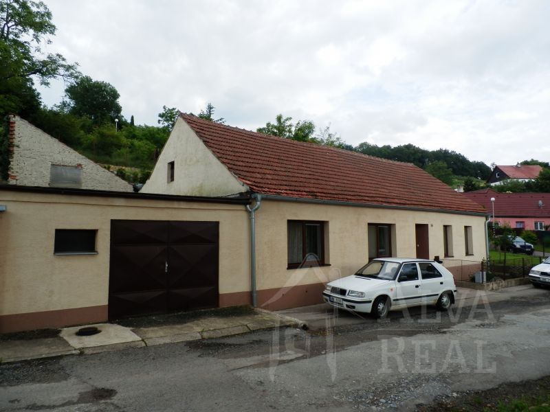 Prodej rodinného domu 3+1 s garáží v obci Jinačovice |  | Jinačovice