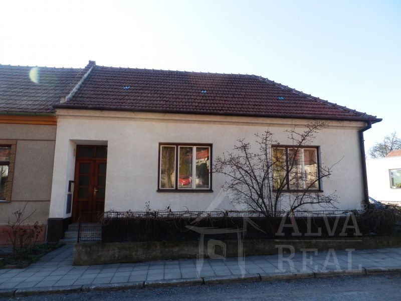 Prodej rodinného domu 4+1 se zahradou v obci Jinačovice |  | Jinačovice