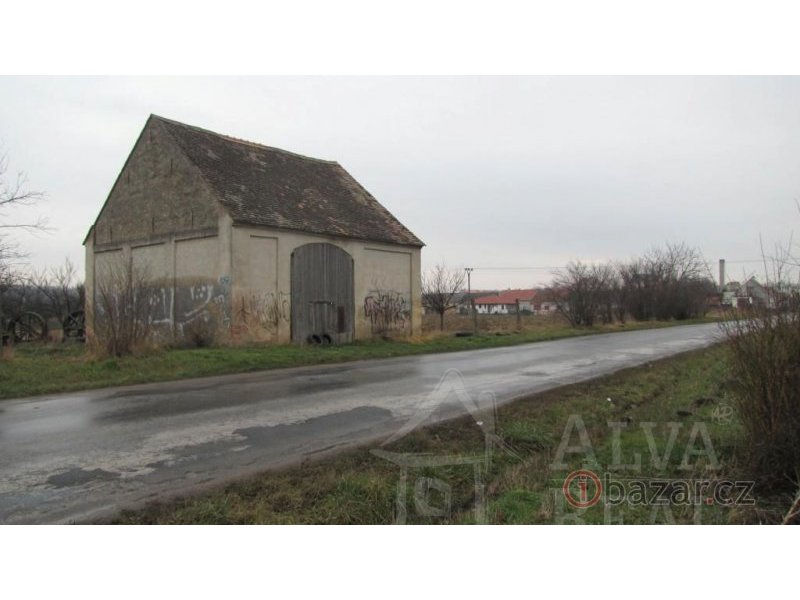 Prodej pozemku v obci Drnholec u Mikulova, 5700m² . |  | Drnholec
