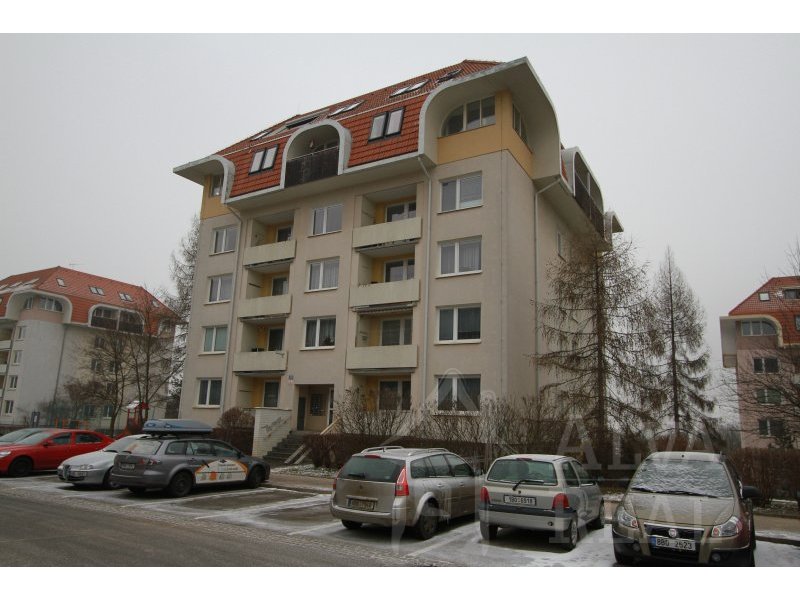 Byt 2+1 v OV, Kohoutovice, ul.Chopinova, celková plocha 60 m2, pokoje 20 m2, ložnice 10 m2, kuchyně 9 m2, zděné jádro, lodžie. |  | Brno