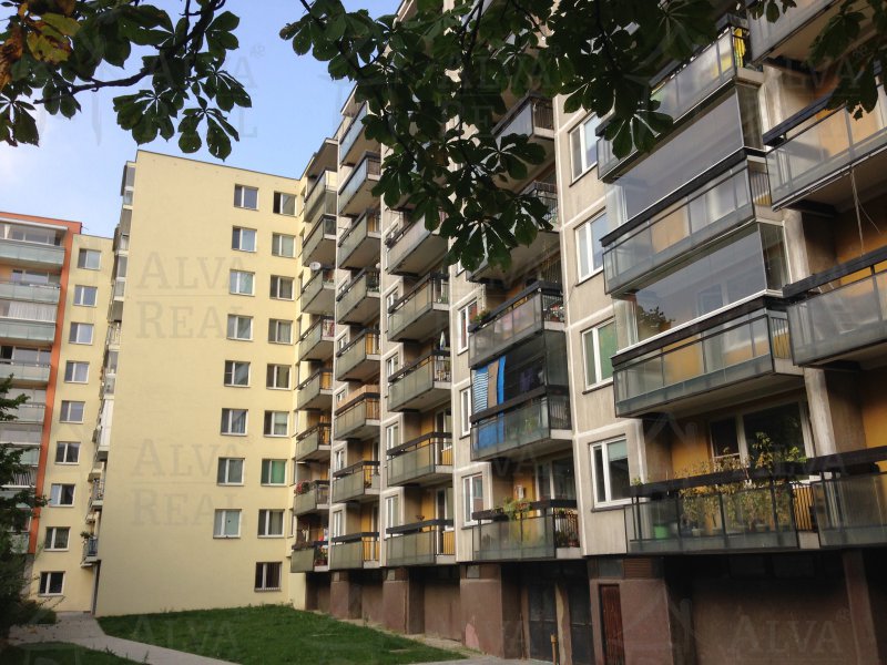 OV 2+kk Bohunice, ul.Ukrajinská, 1.p., balkon, 46,7 m2, místo s výhledem do zeleně |  | Brno