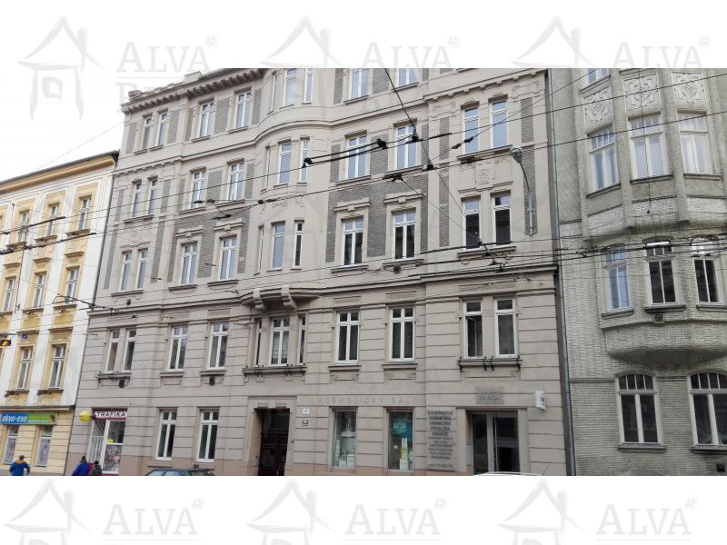 Prodej bytu 2+1v OV v Brně na ulici Úvoz, budova po revitalizaci, 4.patro, CP 70,4 m2, eurookna, balkon, parkety, sklep. |  | Brno
