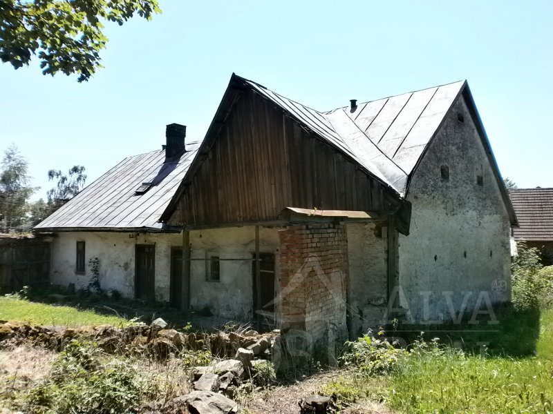 RD/chalupa Kundratice u Rozsoch, CP 2.408 m2, krásné klidné místo, studna, obecní voda, elektřina, plyn. K rekonstrukci. |  | Rozsochy