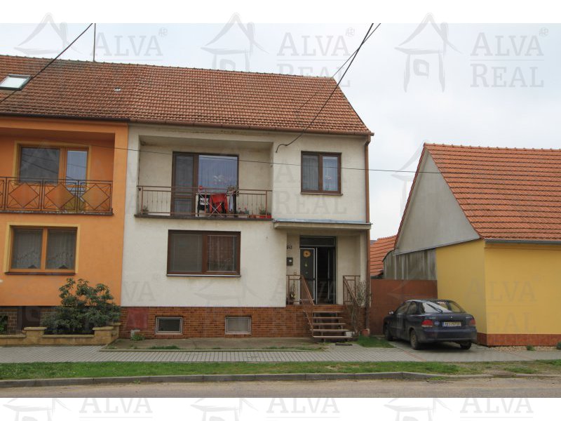 RD 4+1 (nebo 3+2) ve Vranovicích, postaven v roce 1992, plyn před domem, možnost dvougeneračního bydlení. Pozemek 257 m2. |  | Vranovice