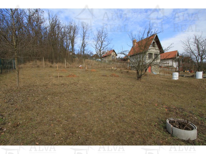 Pozemek o výměře 376 m2 na stavbu rekreační chaty s projektem a žádostí o stav. povolení, elektřina, voda, příjezd. |  | Moravské Bránice