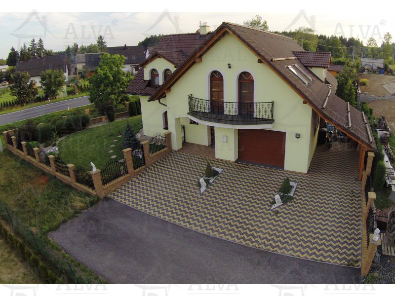 Dům ve Světnově 6+1 s garáží, pozemkem o rozloze 973 m2, koupacím jezírkem, kolaudace 2010. | | Světnov Dům ve Světnově 6+1 s garáží, pozemkem o rozloze 973 m2, koupacím jezírkem, kolaudace 2010. | | Světnov