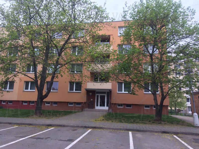 Pronájem bytu 2+1, 62 m2 v Brně - Chrlicích, ulice Šromova. Byt má balkon. |  | Brno