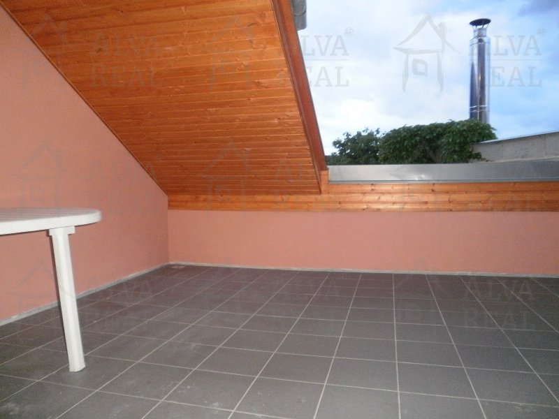Image detail - Rodinný/bytový dům se třemi byty 1+kk, 2+1 a 2+kk, dvougaráž, dvůr. Novostavba z roku 2012.