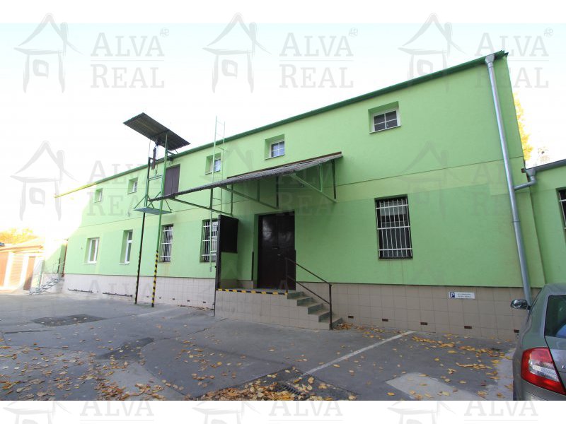 Temperované, skladové prostory v centru města, ul. Štěpánská. 56 m2. Uzavřený areál, možnost vjezdu nákladních aut typu AVIA. | | Brno Temperované, skladové prostory v centru města, ul. Štěpánská. 56 m2. Uzavřený areál, možnost vjezdu nákladních aut typu AVIA. | | Brno