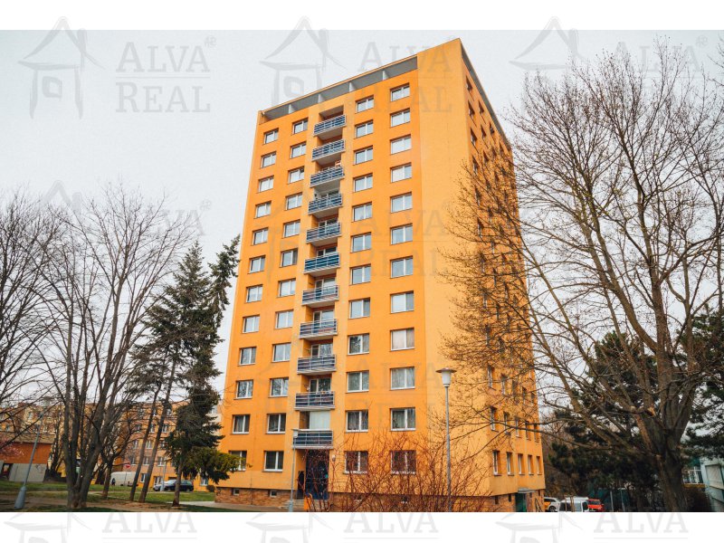 Prodej bytu 3+1 v Brně v Řečkovicích s balkonem a výhledem na Zamilovaný Hájek v 6. patře, výměra 69,20 m2 vč. sklepu a balkonu. |  | Brno