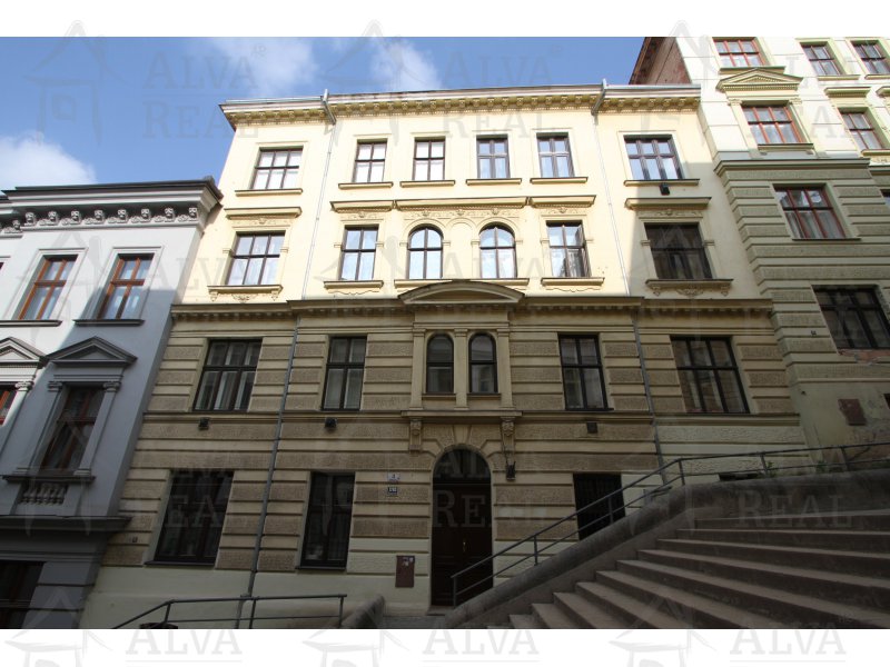 Pronájem bytu 1+1 v Brně Černých Polích, ul. Schodová, 35 m2 v přízemí. |  | Brno
