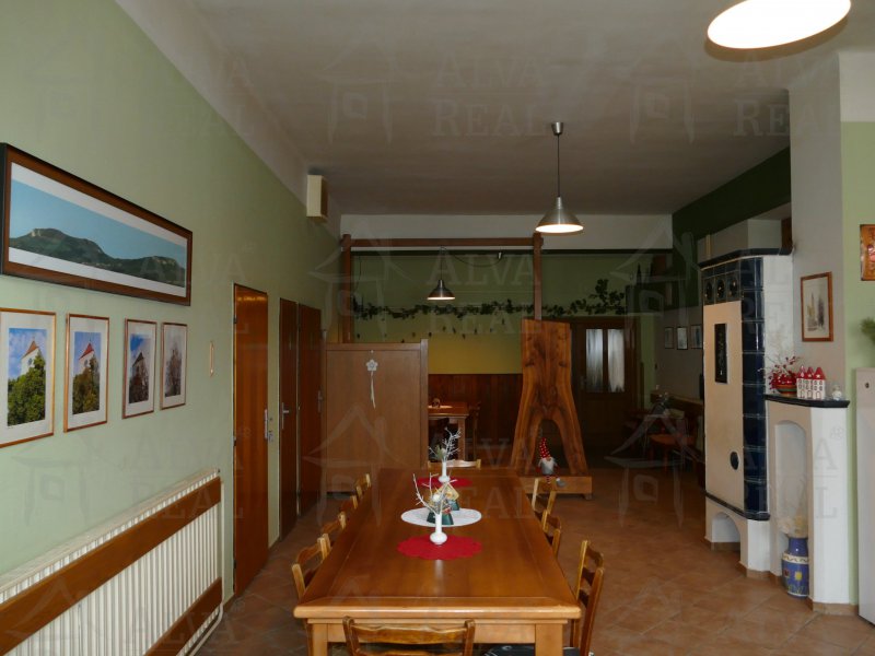Image detail - Nabízíme k prodeji restauraci se zahrádkou a ubytováním v centru obce Perná.
