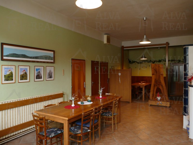 Image detail - Nabízíme k prodeji restauraci se zahrádkou a ubytováním v centru obce Perná.