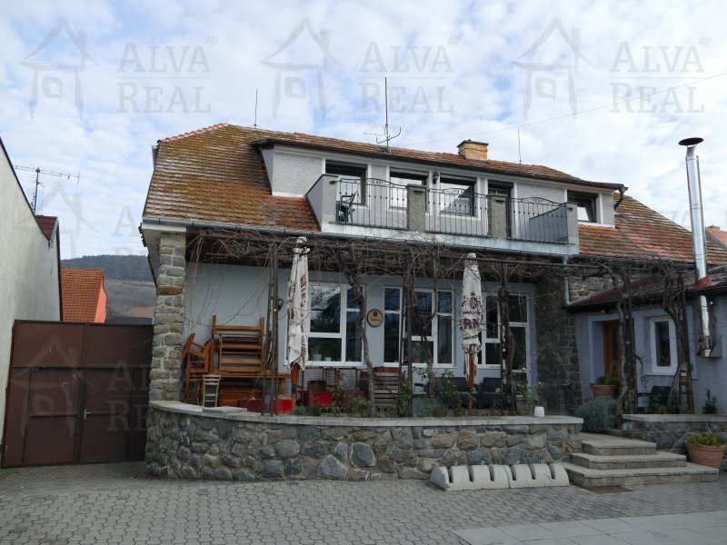 Image detail - Nabízíme k prodeji restauraci se zahrádkou a ubytováním v centru obce Perná.