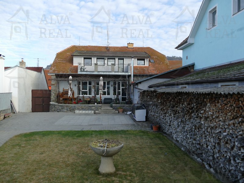 Image detail - Nabízíme k prodeji restauraci se zahrádkou a ubytováním v centru obce Perná.