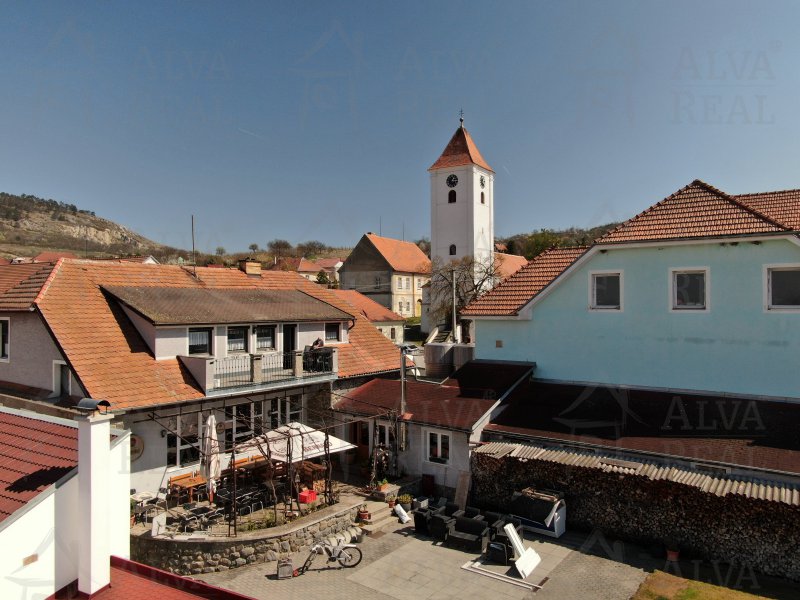 Image detail - Nabízíme k prodeji restauraci se zahrádkou a ubytováním v centru obce Perná.