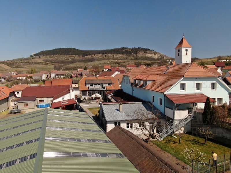 Image detail - Nabízíme k prodeji restauraci se zahrádkou a ubytováním v centru obce Perná.