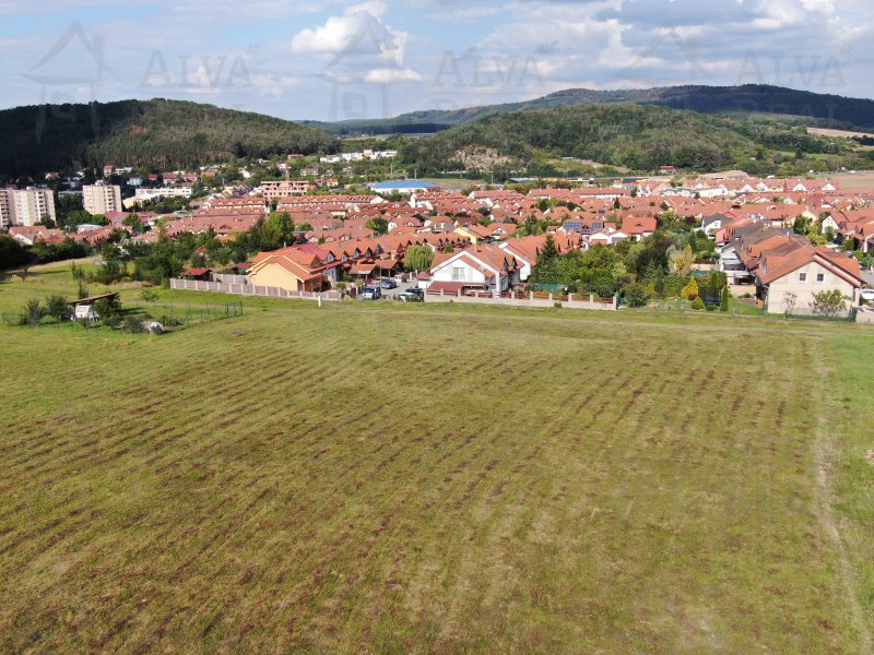 Image detail - Prodej pozemků v Kuřimi, prodloužení ul. Červenáčkove, 750 a a 1100 m2 u lesa, veškeré sítě 33 metrů od pozemku.