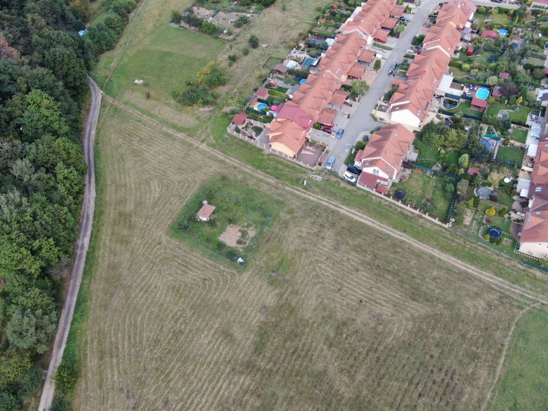 Image detail - Prodej pozemků v Kuřimi, prodloužení ul. Červenáčkove, 750 a a 1100 m2 u lesa, veškeré sítě 33 metrů od pozemku.