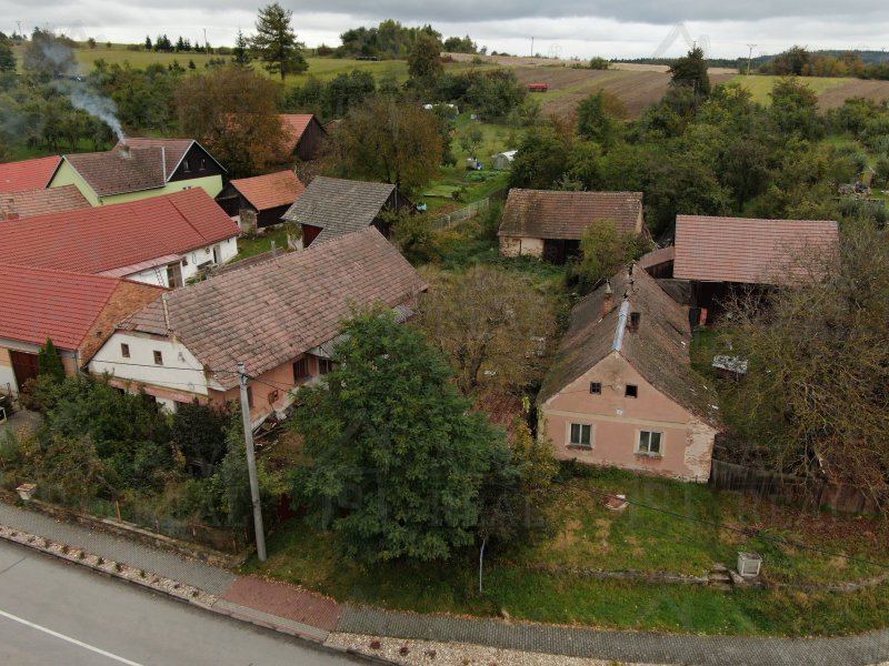 Image detail - Prodej pozemků s domem ve Štěměchách celkem o výměře 5223 m2, na hranici elektřina, plyn, na pozemku je také studna.