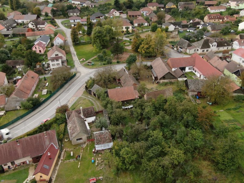 Image detail - Prodej pozemků s domem ve Štěměchách celkem o výměře 5223 m2, na hranici elektřina, plyn, na pozemku je také studna.