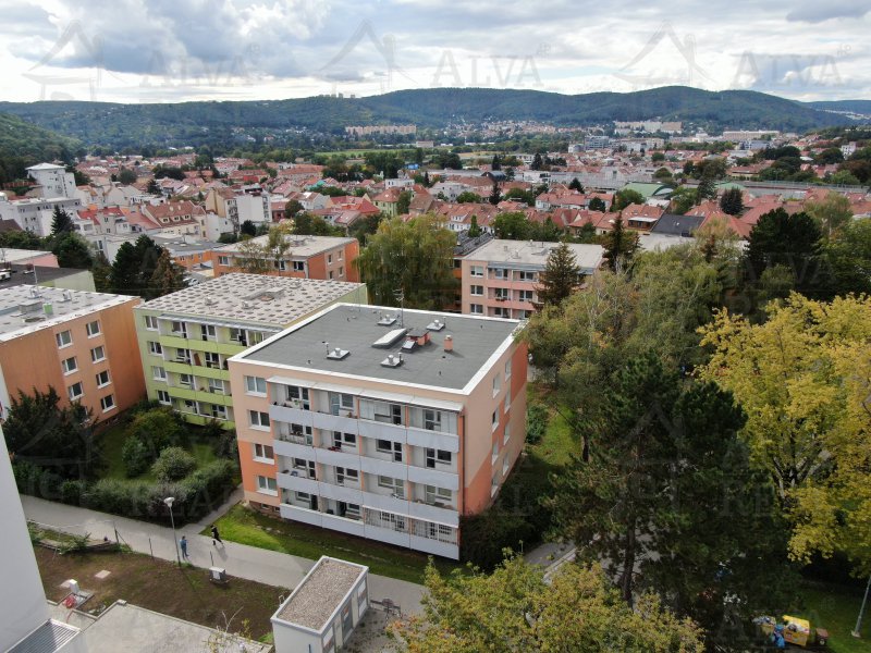 Image - Prodej bytu v 3+1 v Brně - Žabovřeskách, ul. Kubánská, 1.NP, 70 m2, 2 balkony.