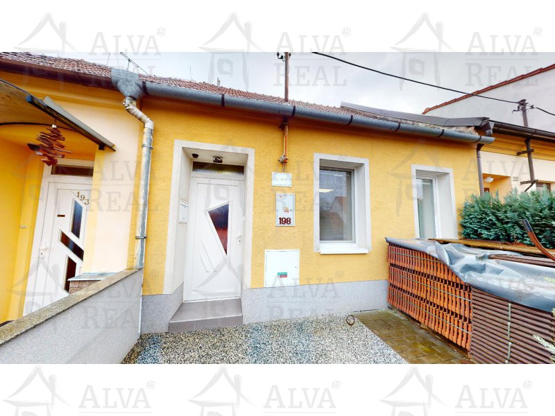 Nabízíme Vám prodej útulného, zrekonstruovaného domu 2+1 v Křenovicích, celková plocha pozemku 121 m2. |  | Křenovice