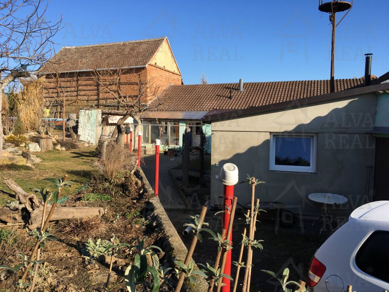 Nabízíme prodej RD 3+1 v Vítonicích u Znojma s krásnou a velkou zahradou, pozemek celkem 2.459 m2. | | Vítonice Nabízíme prodej RD 3+1 v Vítonicích u Znojma s krásnou a velkou zahradou, pozemek celkem 2.459 m2. | | Vítonice