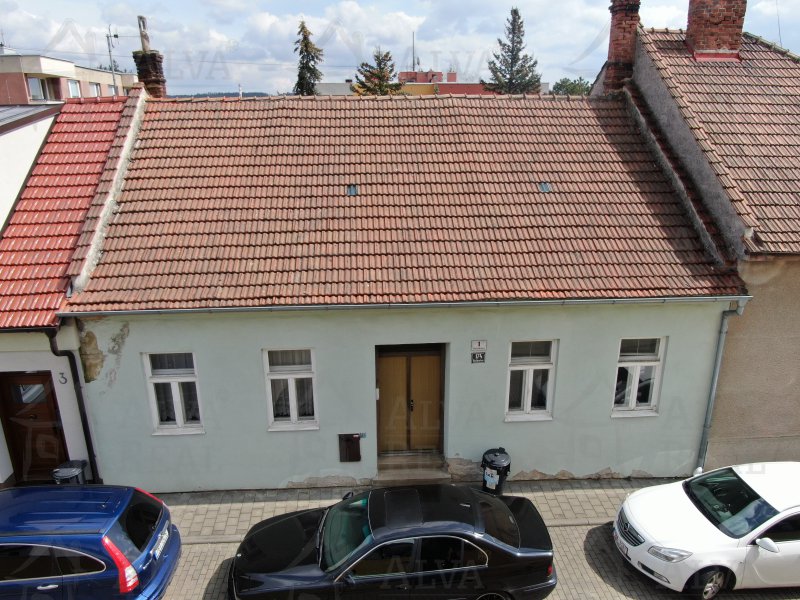 Nabízíme Vám rodinný dům v Brně v Řečkovicích 2x 1+1 se zahradou a pozemkem 199 m2 |  | Brno