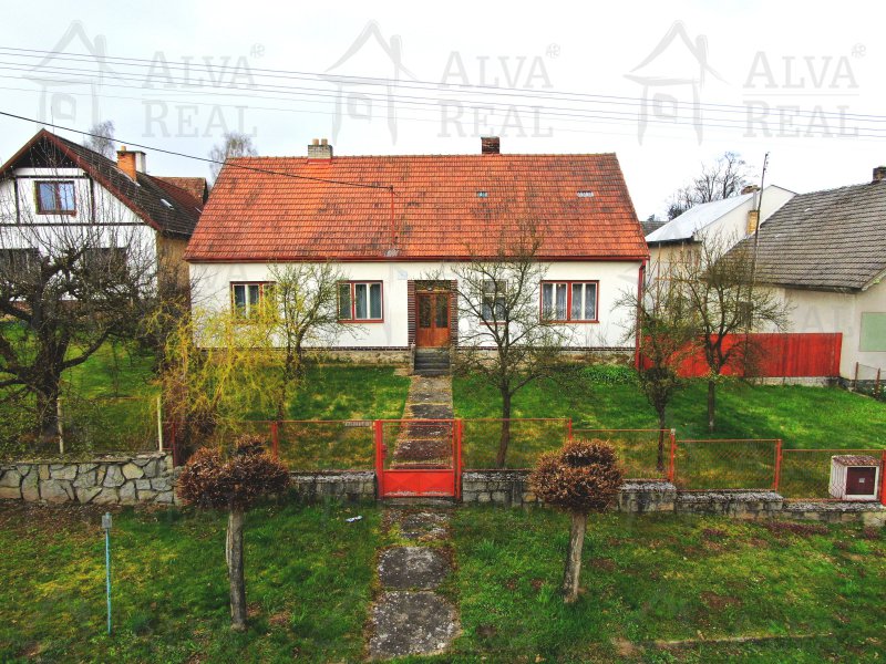 Prodej rodinného domu / chalupy v Bobrůvce 4+1 se zahradou a stodolou za domem. |  | Bobrůvka