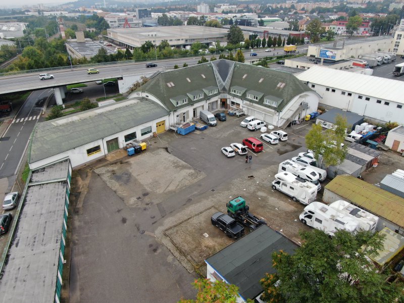 Pronájem komerčního prostoru celkem 121,5 m2 s výhodami skladování, lehké výroby a sociálním zázemím |  | Brno