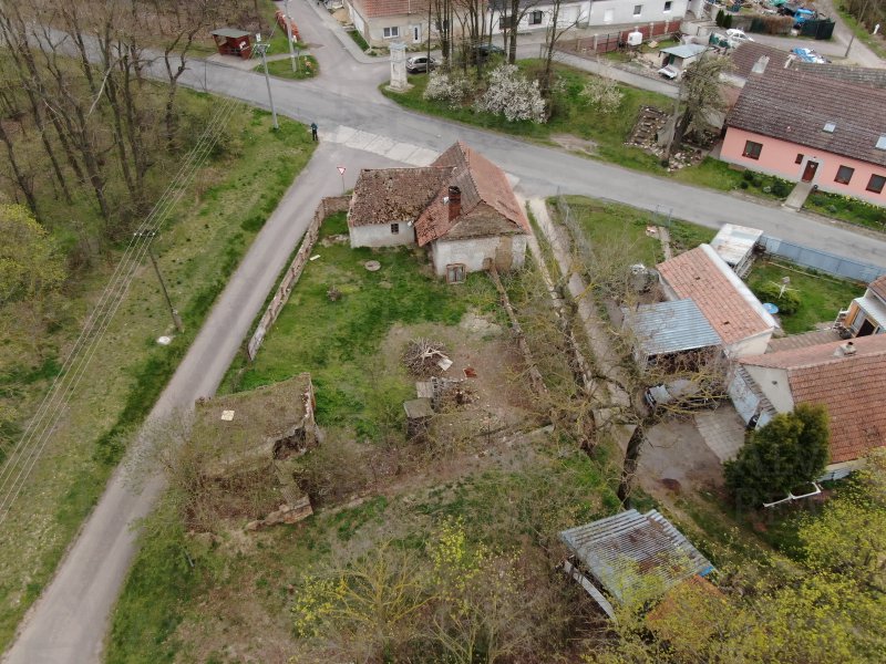 Nabízíme k prodeji rodinný dům v klidné obci Mackovice, okres Znojmo, CP pozemku 407 m2. |  | Mackovice