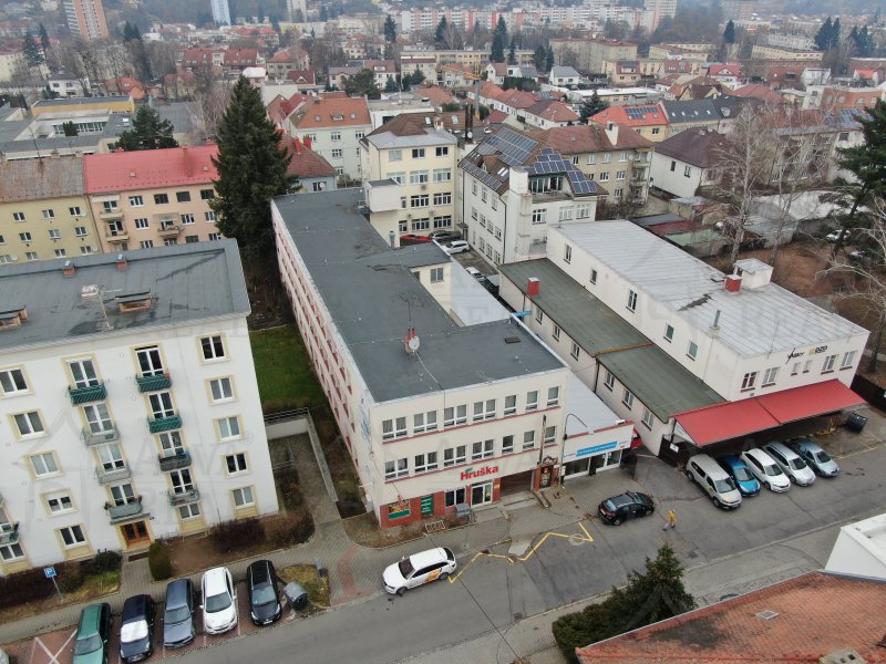 Prodej 3 podlažní historické budovy IRIS s možností rozšíření podnikání na pozemku 742 m2 ve městě Zlín na ulici Ševcovská. |  | Zlín