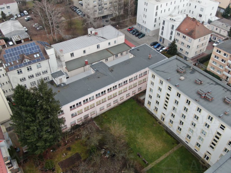 Image detail - Prodej 3 podlažní historické budovy IRIS s možností rozšíření podnikání na pozemku 742 m2 ve městě Zlín na ulici Ševcovská.