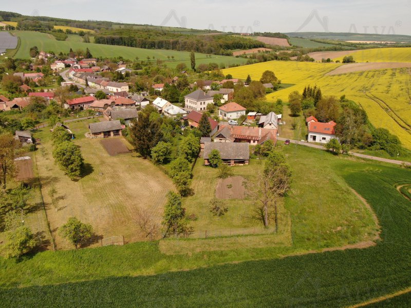 Image detail - RD Honětice, CP 2.052 m2, stodola, zahrada, garáž, okraj obce, obyvatelný.