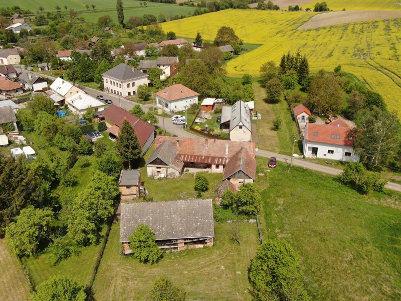Image detail - RD Honětice, CP 2.052 m2, stodola, zahrada, garáž, okraj obce, obyvatelný.