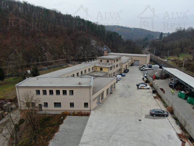 Nabízíme komerční prostor 167 m2 v areálu Barborka v Bílovicích nad nad Svitavou v 1. patře. Dříve využíván jako posilovna. |  | Bílovice nad Svitavou