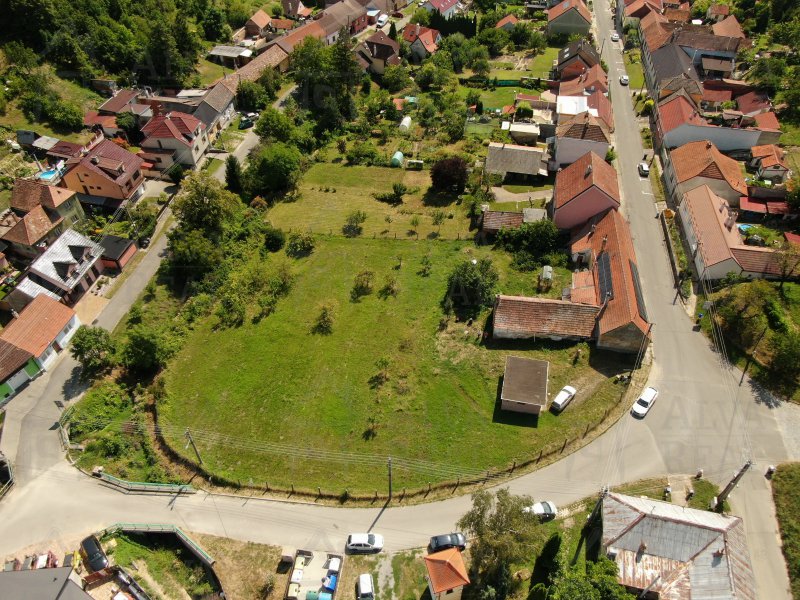 Image detail - Pozemek pro výstavbu rodinného domu v obci Ždánice, všechny IS, rovina, možno si zvolit výměru pozemku.