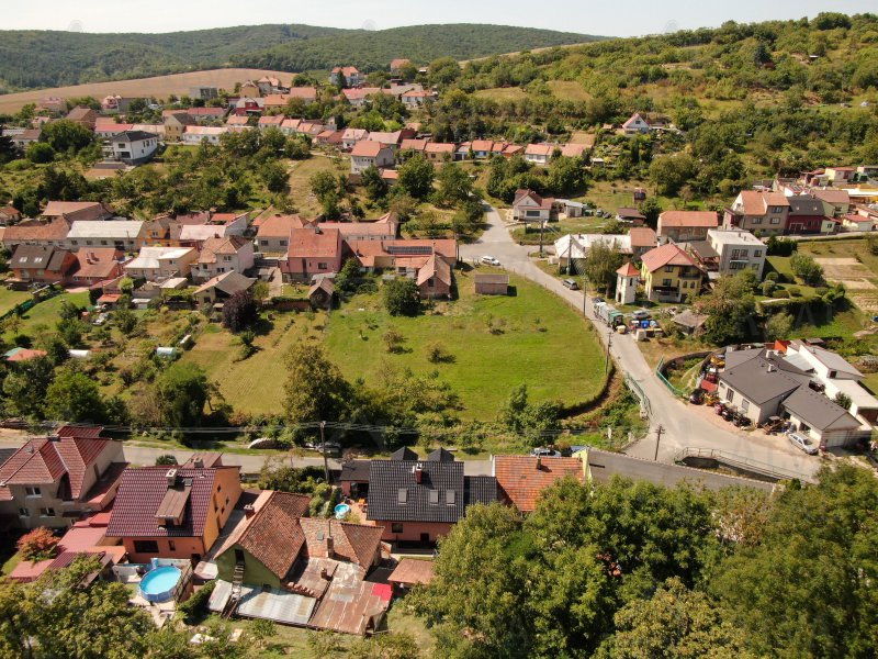 Image detail - Pozemek pro výstavbu rodinného domu v obci Ždánice, všechny IS, rovina, možno si zvolit výměru pozemku.