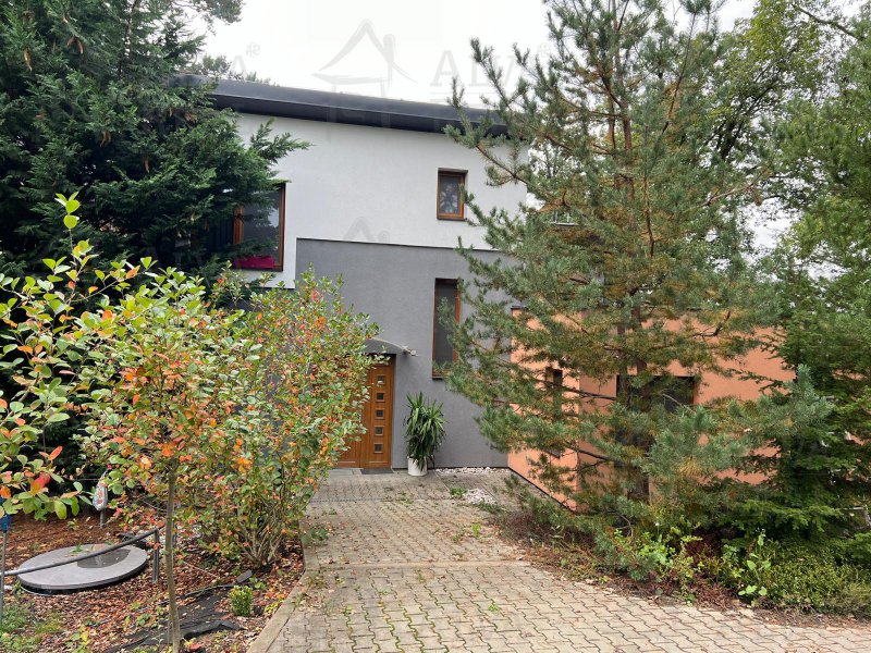 Image detail - Exkluzivně nabízíme k pronájmu RD 6+kk u Vrané nad Vltavou, venkovní terasa, krytý bazén