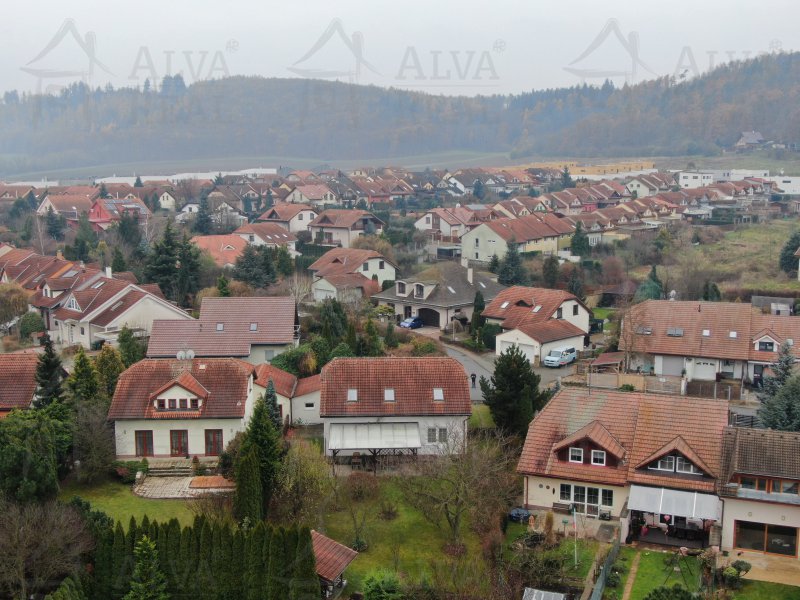 Image detail - Prodej RD 7+1 v Kuřimi, ul. Foglarova, CP 743 m², všechny IS, dvojgaráž, parkovací stání.