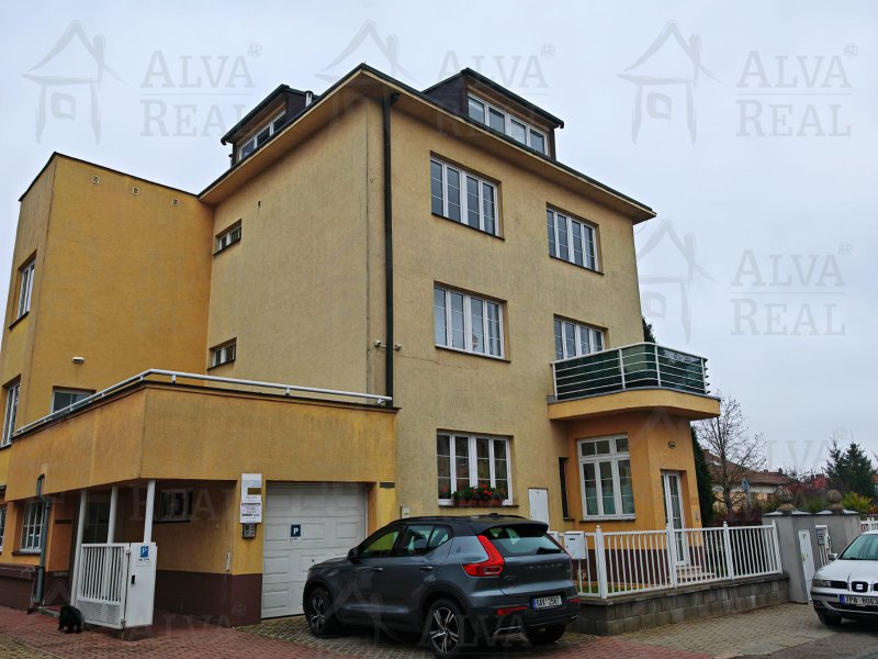 Image - Dlouhodobý pronájem 2 kanceláří (17 m² a 24 m²) ve Vyškově, ul. Jiráskova.