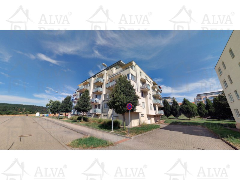 Pronájem bytu 2+kk 58 m² se šatnou a balkónem, v Brně-Medlánkách na ulici Nadační. |  | Brno