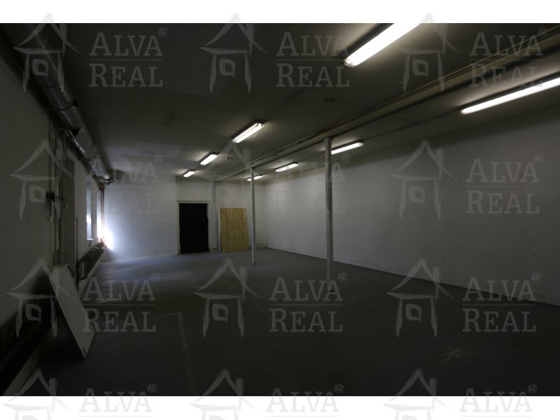 Image detail - Temperované prostory v centru města, ul. Štěpánská, 87,4 m2. Uzavřený areál možnost vjezdu nákladních aut typu AVIA.