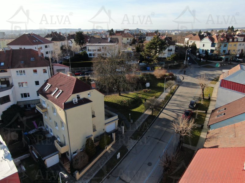 Image detail - Prodej bytu v OV 3+1 se spíží a šatnou 80 m2 + balkón + sklep 3 m2, ul. Soběšická, Brno