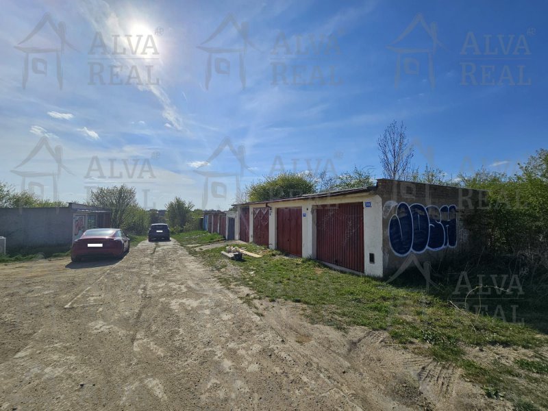 Image detail - Pronájem garáže 19 m2 Šlapanice, ul. Dlouhá, volná od 1.9.2026.